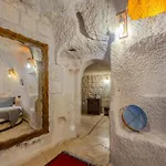 Castle Cave מלון 3*