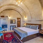 Castle Cave 3*