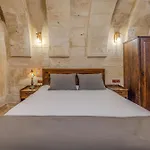 Castle Cave 3* Γκόρεμε