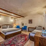 Castle Cave 3* Γκόρεμε