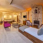 Castle Cave 3* Γκόρεμε