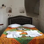 Castle Cave מלון גורמה