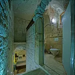 Castle Cave מלון 3*