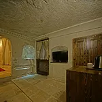 מלון Castle Cave