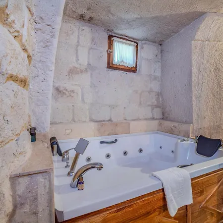 Castle Cave Гореме