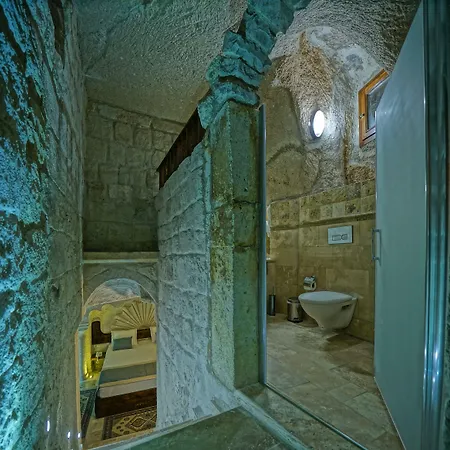 Castle Cave Szálloda 3*