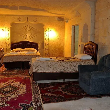 Castle Cave Hotel 2*