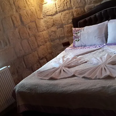 Castle Cave 2*
