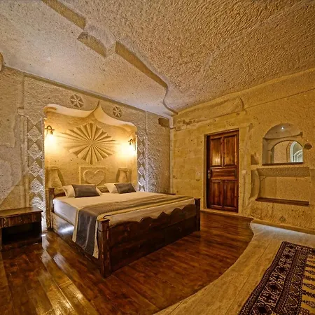 Castle Cave Hotel 2*