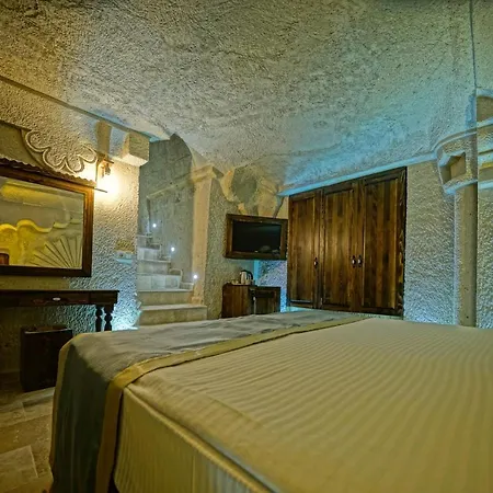Castle Cave Hotel 2*