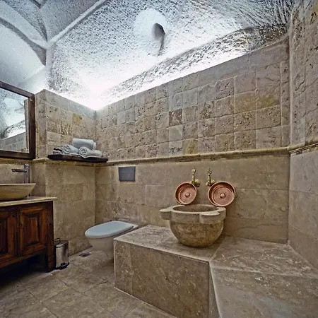Castle Cave Hotel 2*