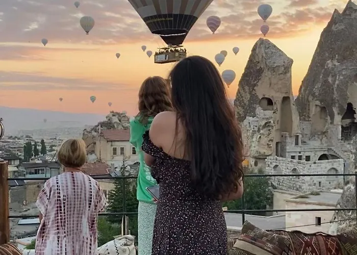 Castle Cave Szálloda 3*