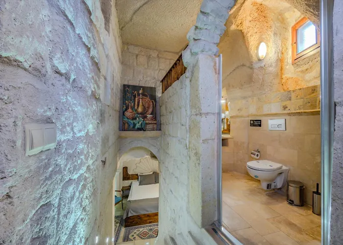 Castle Cave Szálloda