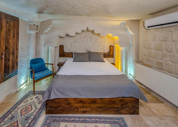 Отель Castle Cave