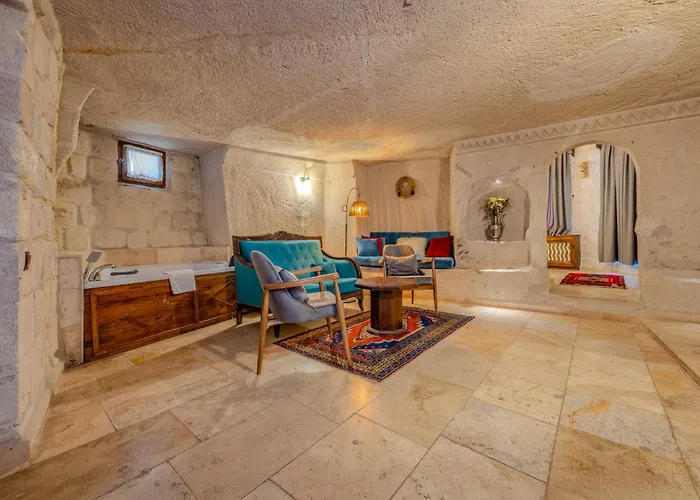 Castle Cave Отель 3*