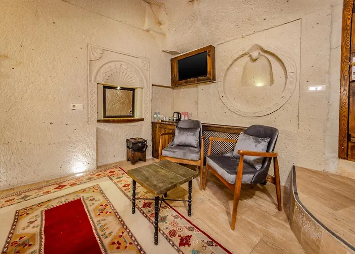 Castle Cave Отель 3*