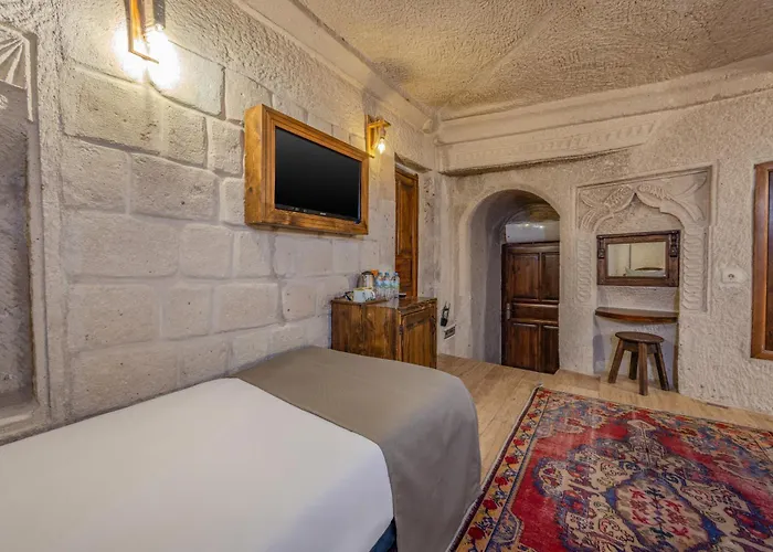 Отель Castle Cave