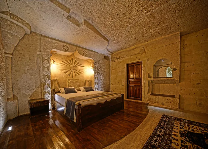 Отель Castle Cave