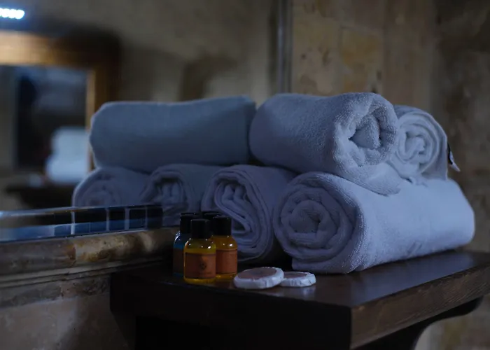 Castle Cave Отель 3*